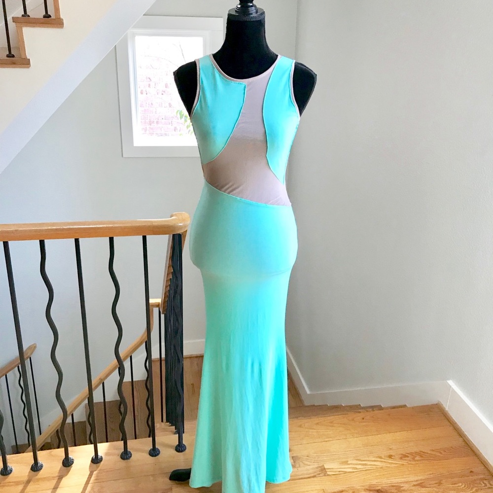 GODDESS MAXI DRESS - Picture 3 of 7
